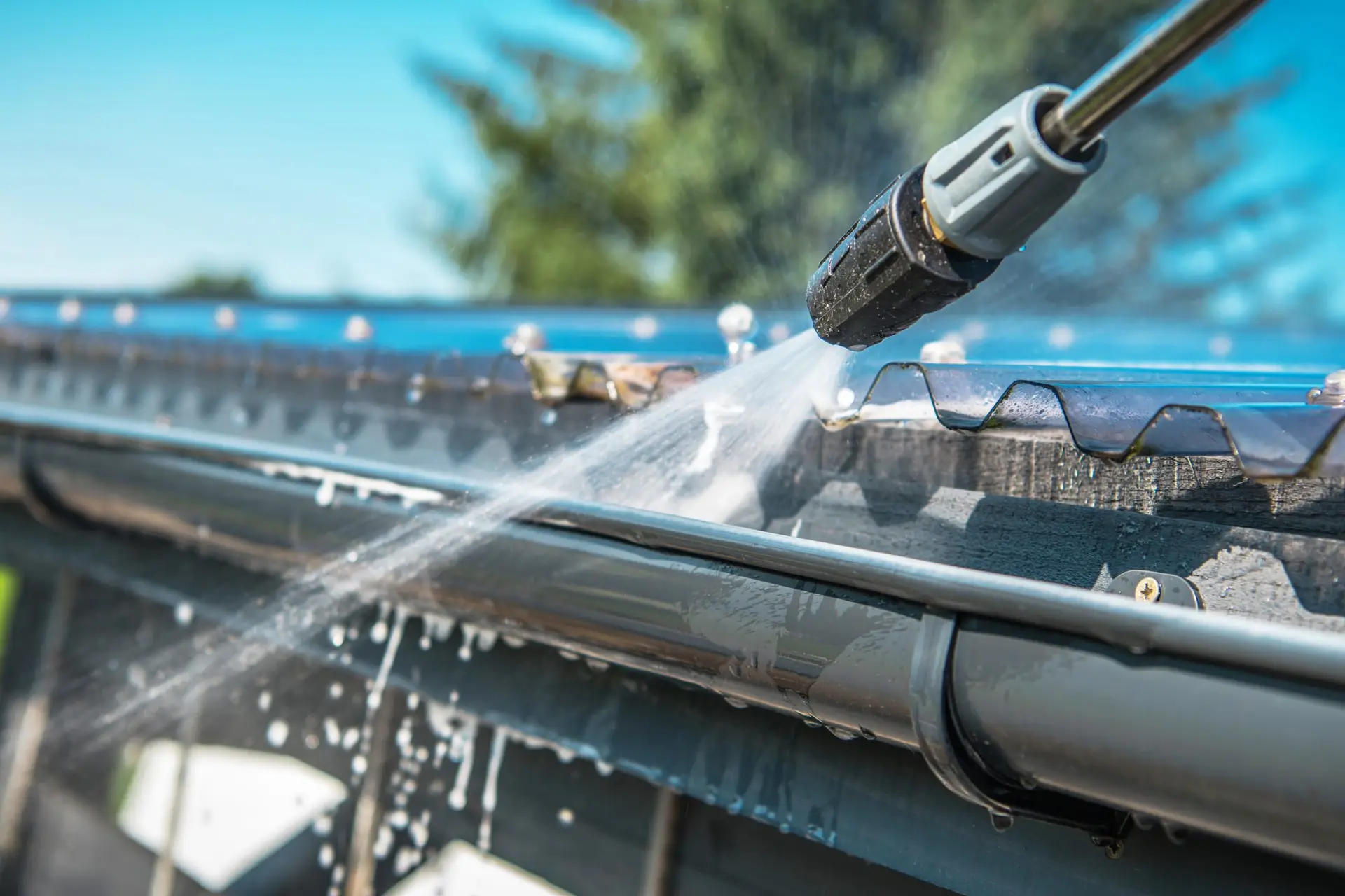 Gutter pressure cleaning